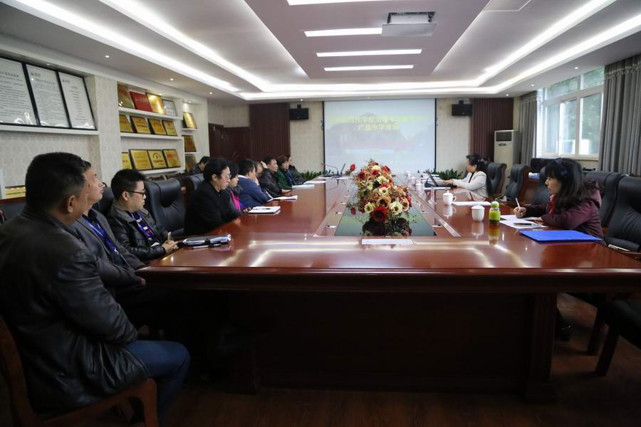 督导组专家宋怡对学校行政领导班子成员进行访谈