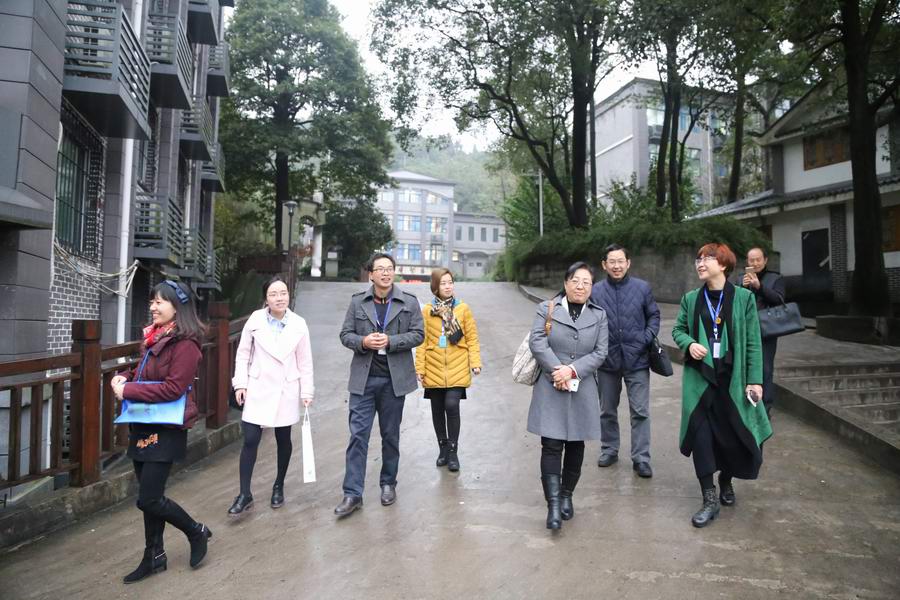 督导组专家漫步广益校园