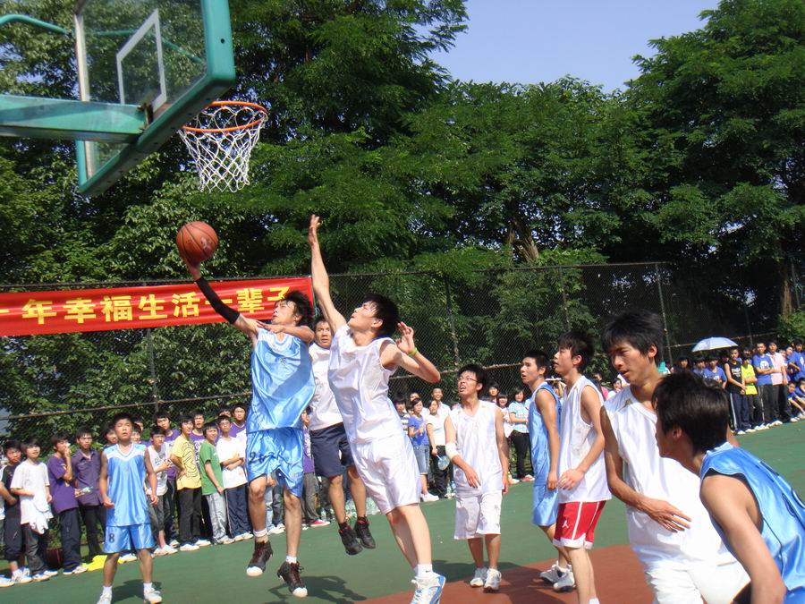 \\"篮球比赛——谁说广益人不能飞.jpg"